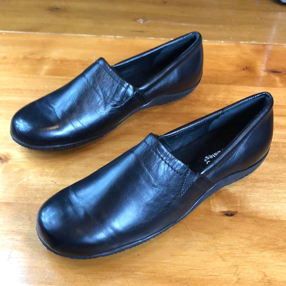 walking cradles loafers